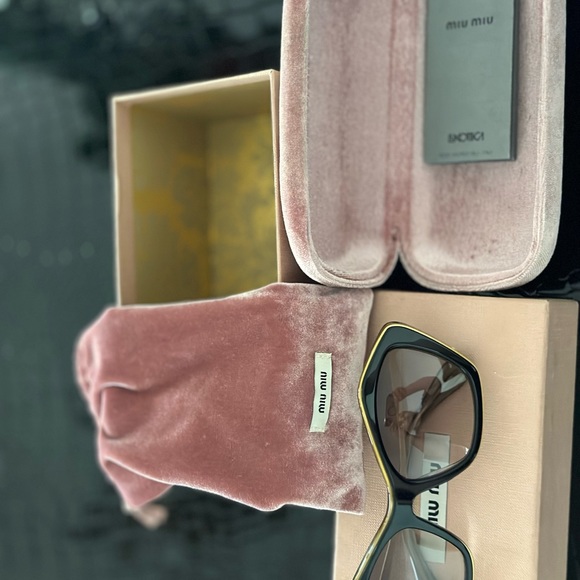 - MIU MIU sunglasses new black and gold new - Picture 2 of 3